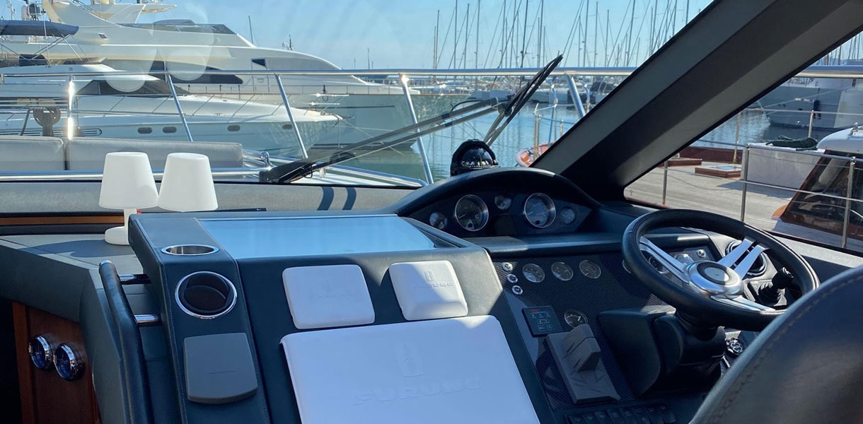 bateau experience luxe alp cockpit